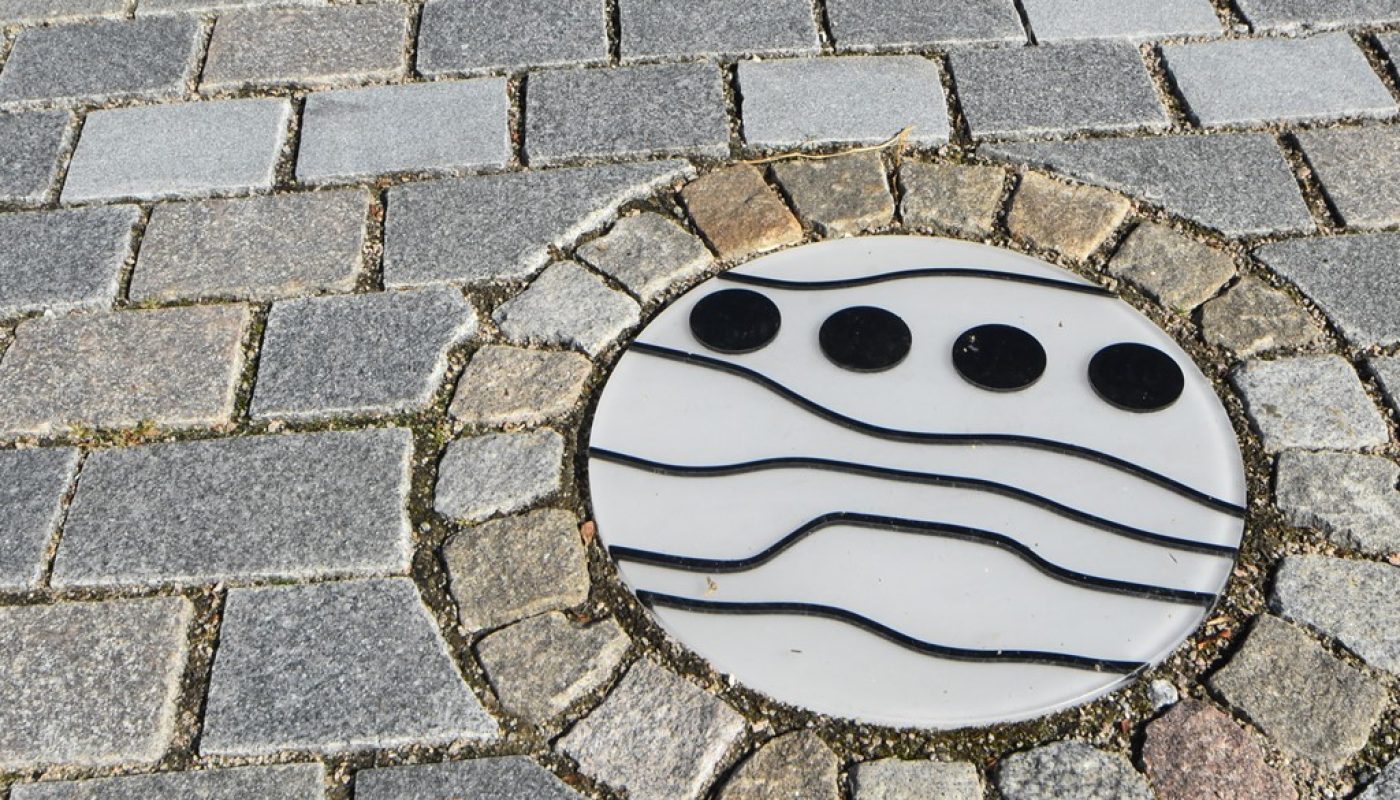 Symboler fra skipsfarten går også igjen i den nye gata.